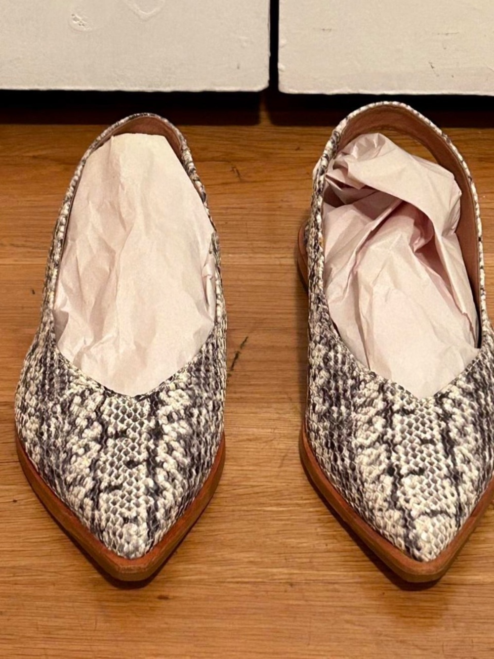 FRYE Kenzie pointed toe slingback flats, snake print leather, 7 - Picture 2 of 8